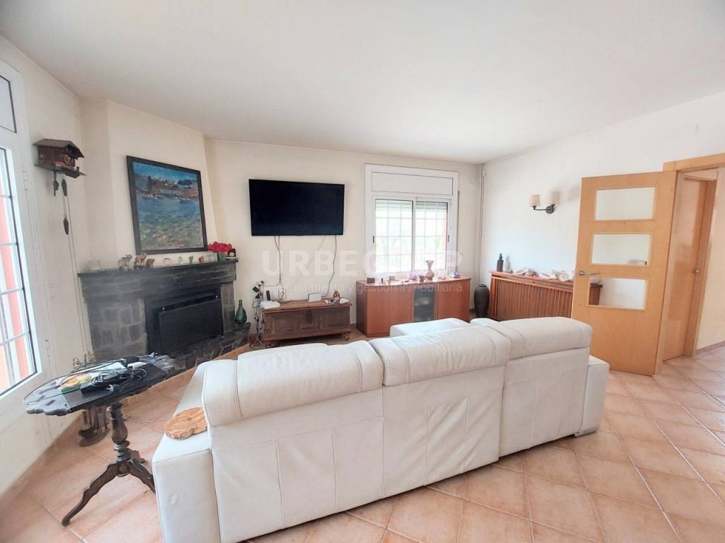 GRAN TORRE EN ABRERA CON 4 HABITACIONES Y GRAN PISCINA