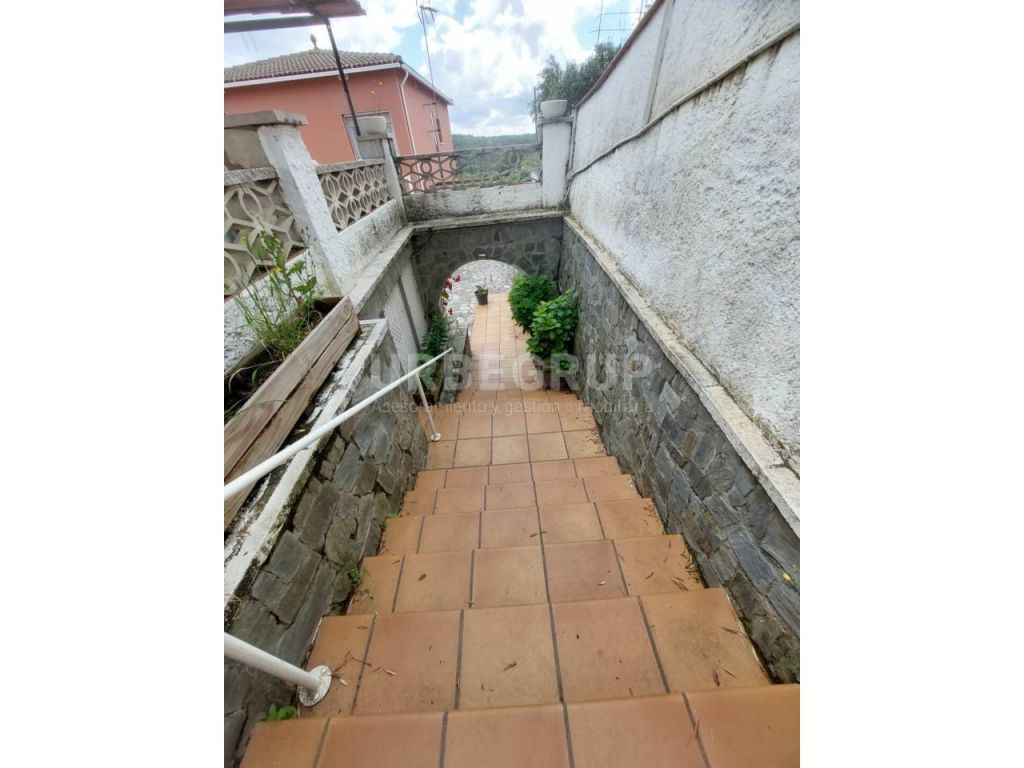 GRAN TORRE EN ABRERA CON 4 HABITACIONES Y GRAN PISCINA