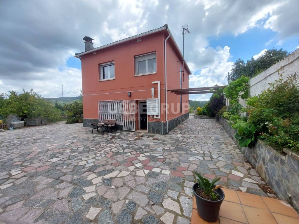 GRAN TORRE EN ABRERA CON 4 HABITACIONES Y GRAN PISCINA