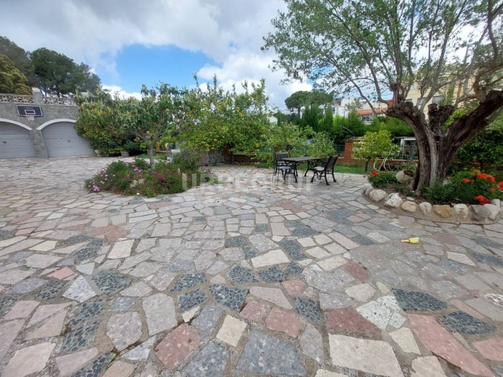 GRAN TORRE EN ABRERA CON 4 HABITACIONES Y GRAN PISCINA