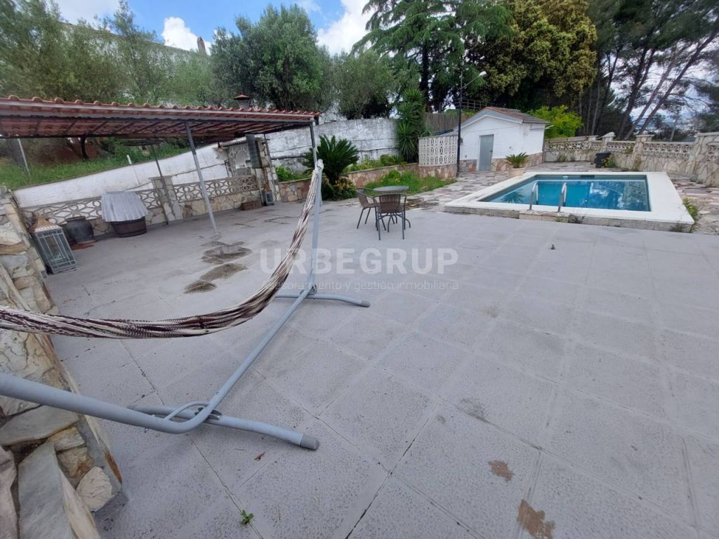 GRAN TORRE EN ABRERA CON 4 HABITACIONES Y GRAN PISCINA