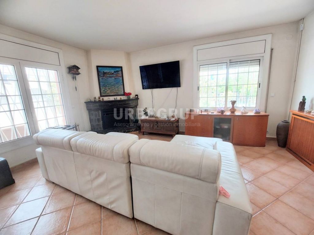 GRAN TORRE EN ABRERA CON 4 HABITACIONES Y GRAN PISCINA