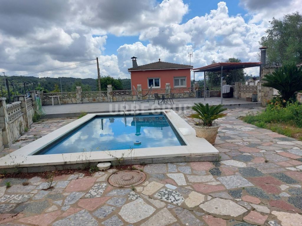 GRAN TORRE EN ABRERA CON 4 HABITACIONES Y GRAN PISCINA