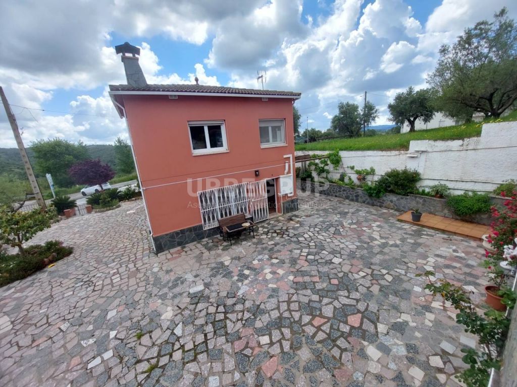 GRAN TORRE EN ABRERA CON 4 HABITACIONES Y GRAN PISCINA