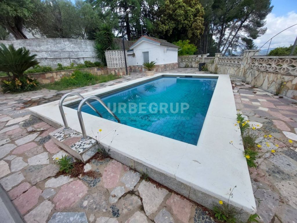 GRAN TORRE EN ABRERA CON 4 HABITACIONES Y GRAN PISCINA