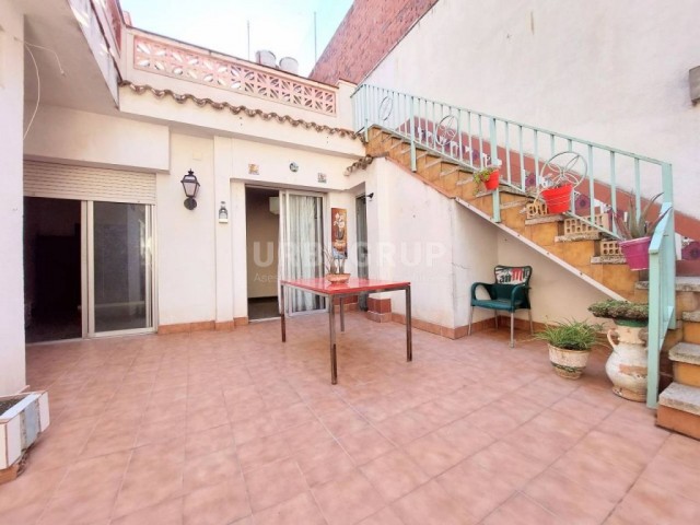 GRAN DUPLEX A REFORMAR JUNTO ZONA OLIMPICA, SIN VECINOS