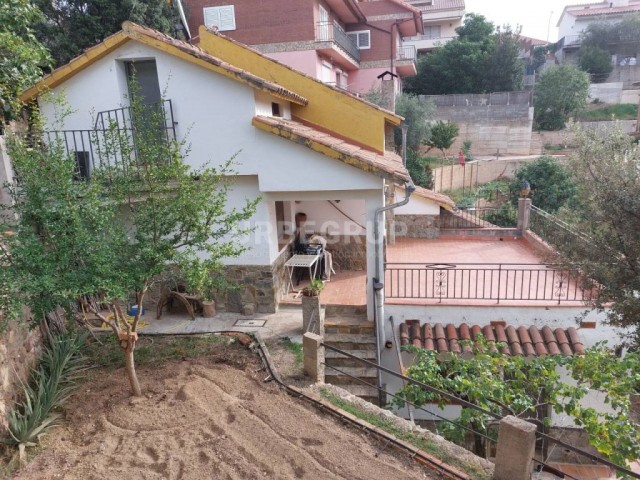 TORRE CONSERVADA EN LA PLANASSA DE  VILADECAVALLS