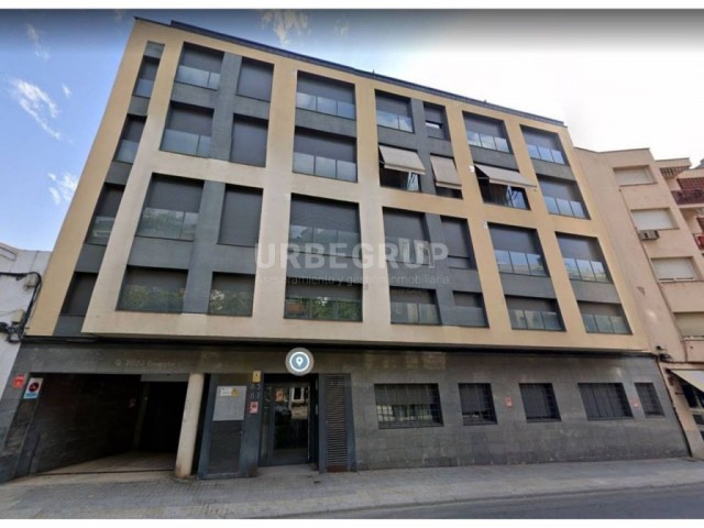 PISO SEMINUEVO DE 1 HABITACIONES CON PARKING EN SABADELL