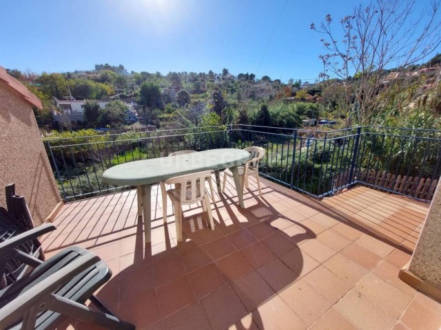 GRAN TORRE EN LAS CARBONELLAS, CON 5 HABITACIONES JUNTO A TERRASSA