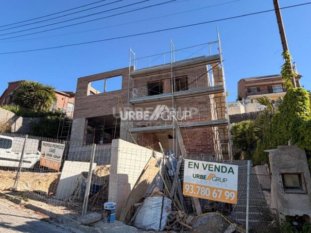 Casa en venda de obra nova a TERRASSA barri de CAN PARELLADA