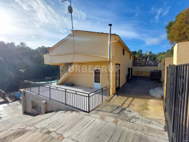 TORRE EN SANT MUS DE RUBI,4 HABITACIONES ,POSIBILIDAD DE DOS VIVIENDAS