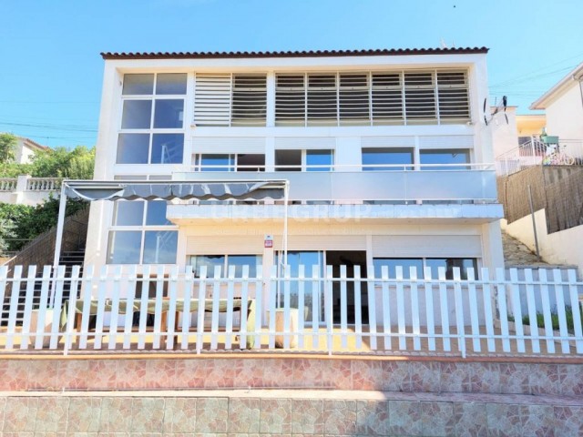 TORRE EN ABRERA CON PISCINA, GRANDES VISTAS DESPEJADAS A MONTSERRAT. ENTREGA INMEDIATA