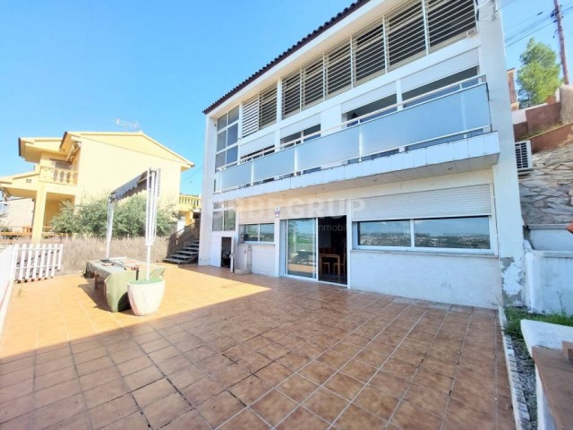 TORRE EN ABRERA, EN LA URBANIZACIÓN DE CAN VILLALBA. 