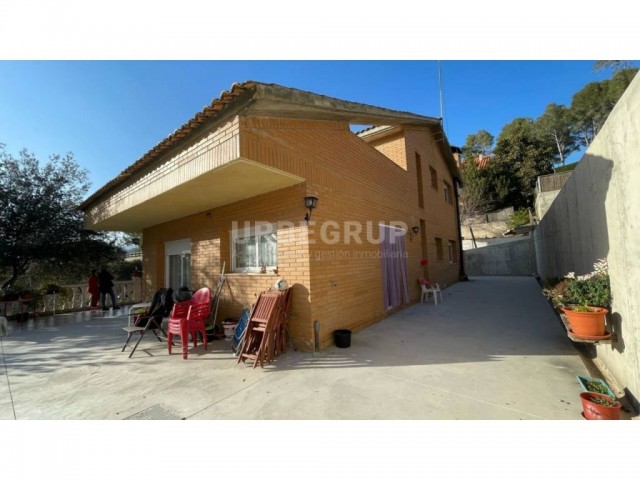 TORRE BIFAMILIAR A VILADECAVALLS, PER ENTRAR A VIURE