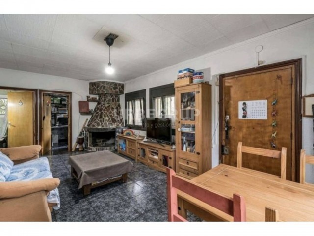 CHALET DE 3 103 M2 Y TRES HABITACIONES CON PARCELA DE 560 ME 