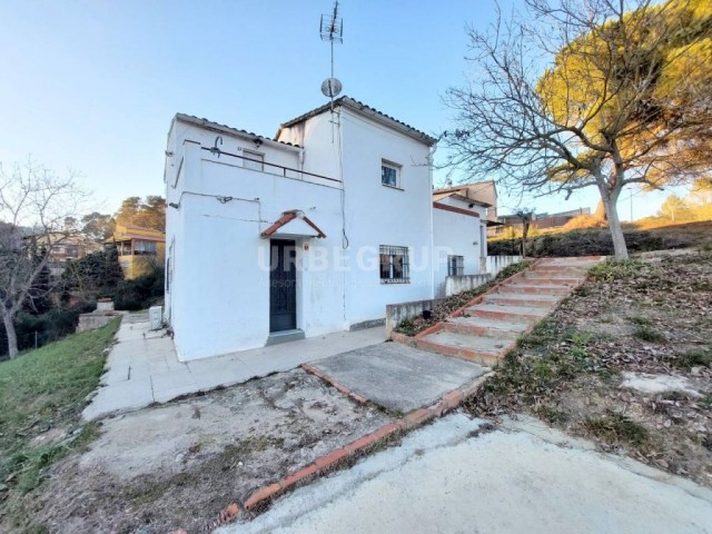 CASA EN SAT MUÇ DE RUBI  CON 6 HABITACIONES