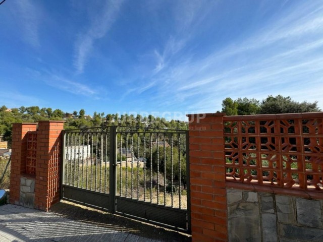 SOLAR EN CASTELLNOU PARA CONSTRUCCIÓN DE CASA UNIFAMILIAR 