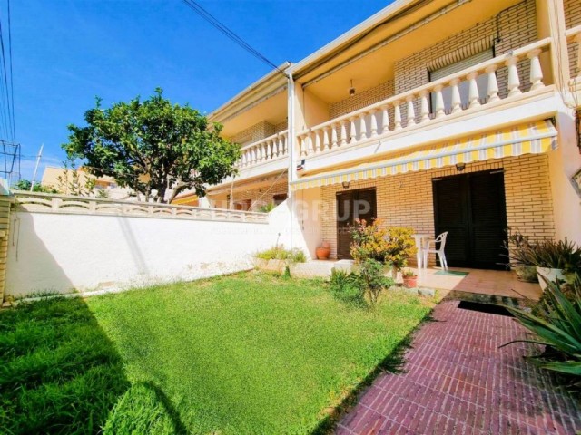 TORREDEMBARRA CHALET ADOSADO EN MARITIMA RESIDENCIAL 