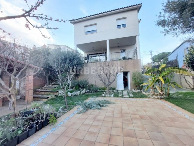 TORRE EN CASTELLNOU ,5 HABITACIONES, IMPECABLE ESTADO
