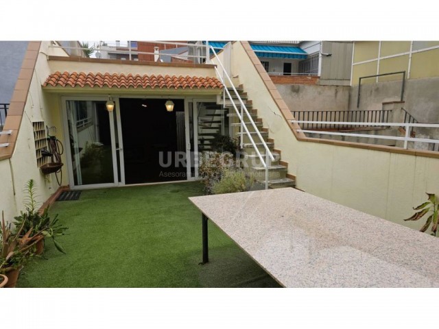 SANT PERE  FANTASTICO PISO TIPO CASA CON GARAJE Y TERRAZA