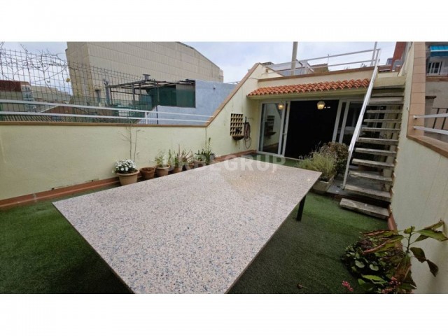 SANT PERE  FANTASTICO PISO TIPO CASA CON GARAJE Y TERRAZA
