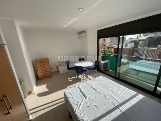 PISO DE 1 SOLO AMBIENTE AL LADO DE LA RAMBLA FRANCESC MACIA