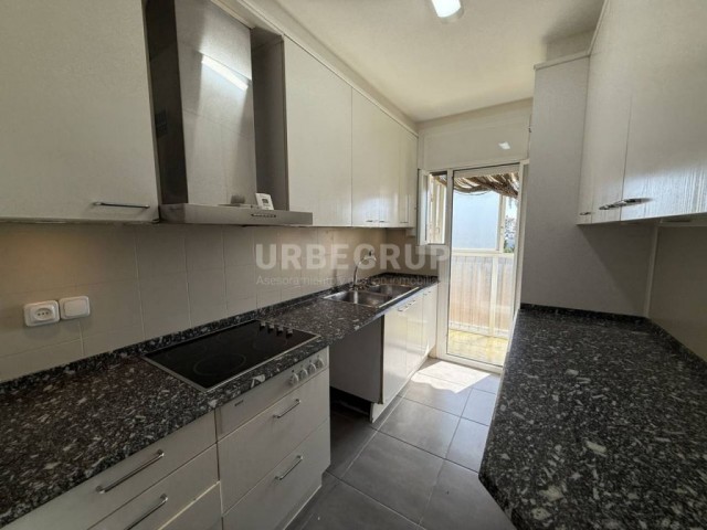 PISO EN CAN AURELL ,JUNTO PARQUE SANT JORDI, 4 HABITACIONES Y PARKING INCLUIDO