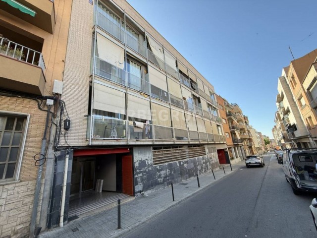 PISO DE 1 HABITACION CON TERRAZA Y ZONA COMUNITARIA CON PISCINA EN ZONA ESCUELAS