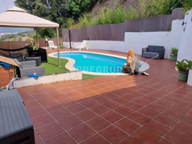 TORRE CON PISCINA EN ABRERA, 4-5 HABITACIONES DOBLES