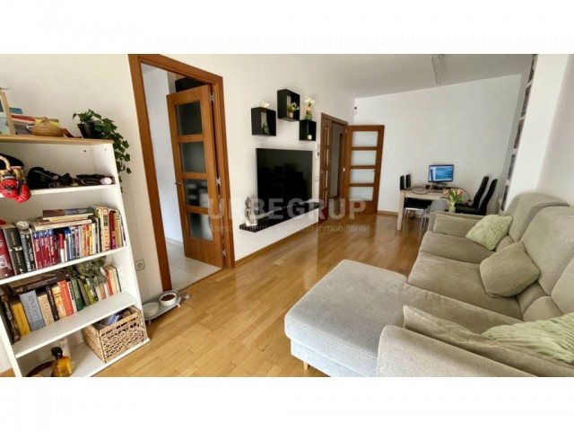 PISO EN CAN AURELL DE AMBAR DE 84 M2 Y 3 HABITACIONES  