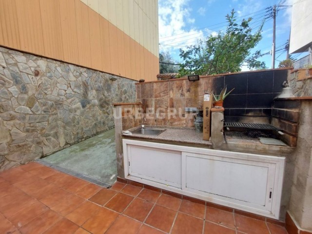 CASA REFORMADA EN LA COGULLADA, PARA ENTRAR A VIVIR. ENTREGA INMEDIATA