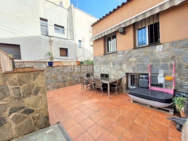 CASA REFORMADA EN LA COGULLADA, PARA ENTRAR A VIVIR. ENTREGA INMEDIATA
