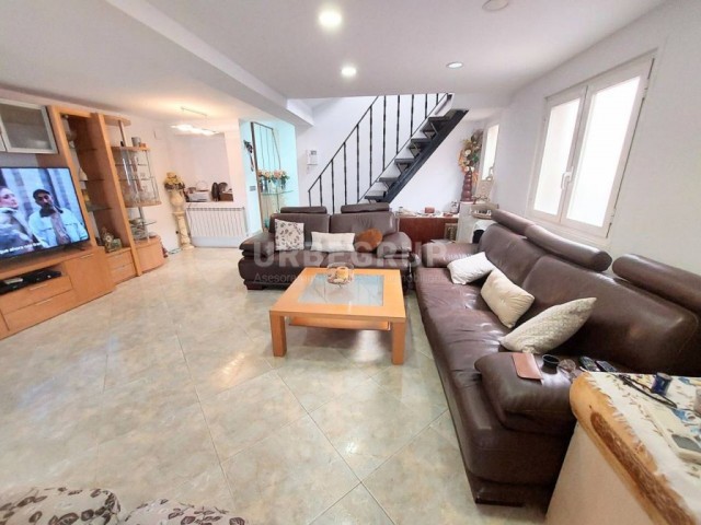 CASA REFORMADA EN LA COGULLADA, PARA ENTRAR A VIVIR. ENTREGA INMEDIATA
