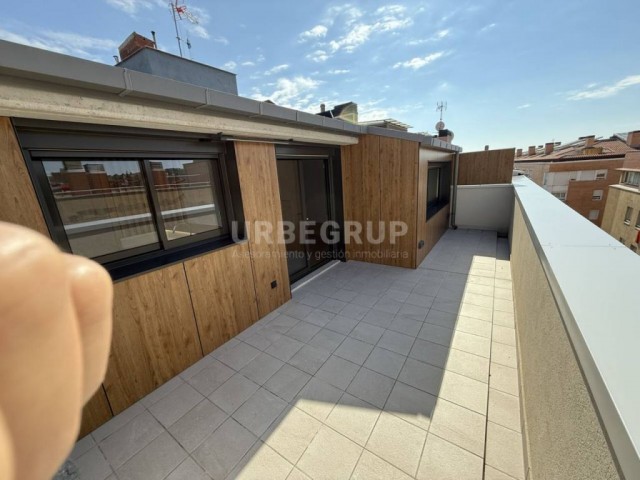 DUPLEX DE 3 HABITACIONES CON PARKING Y TRASTERO NUEVO A ESTRENAR EN EL CENTRO