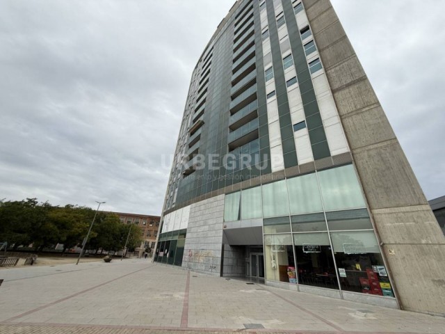 PISO DE 3 HABITACIONES CON PARKING EN LAS TORRES DEL SEGLE XX