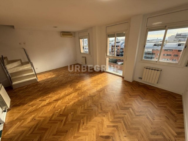 DUPLEX DE 2 HABITACIONES CON PLAZA DE PARKING EN EL CENTRO