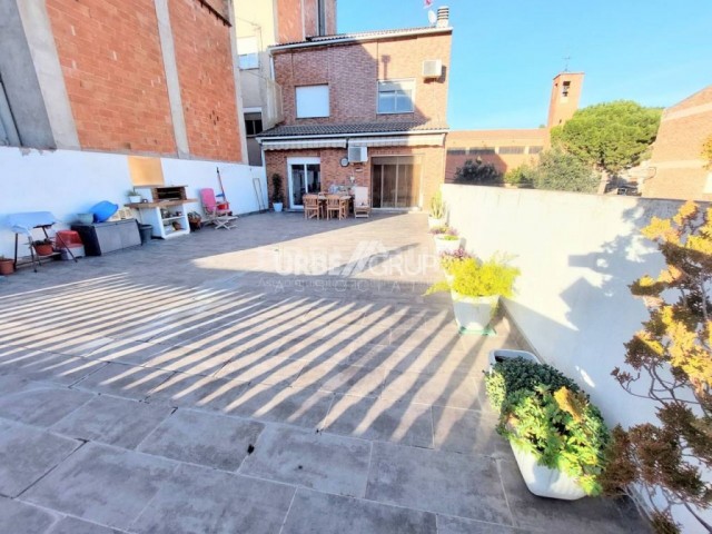 GRAN CASA AMB ASCENSOR A CASTELLVELL I VILAR, A 45 MINUTS DE LA CIUTAT DE BARCELONA