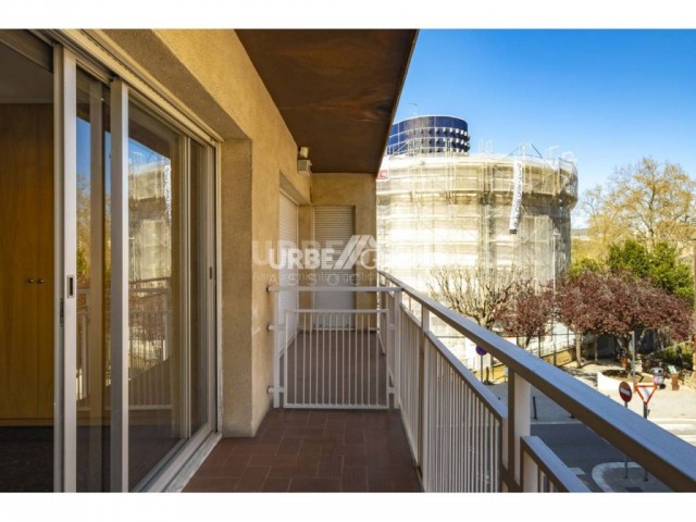 GRAN  PISO EN VALLPARADIS, EN EL CORAZON DEL BARRIO