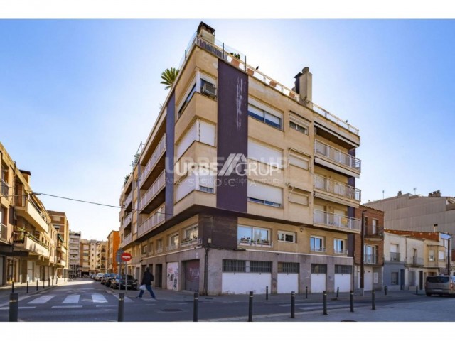 GRAN  PISO EN VALLPARADIS, EN EL CORAZON DEL BARRIO