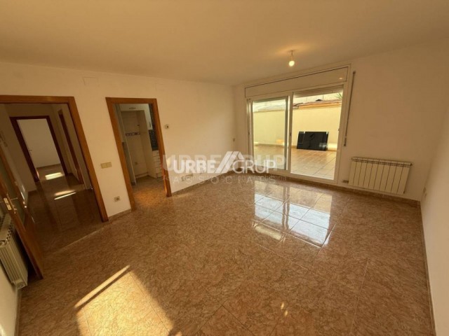 PISO DE 2 HABITACIONES CON TERRAZA Y PARKING EN TORRESANA
