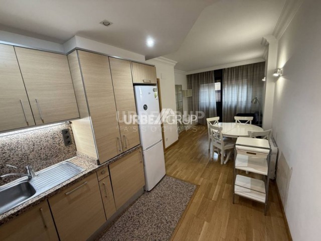 PISO SEMINUEVO DE 2 HABITACIONES CON MUEBLES Y PLAZA DE PARKING