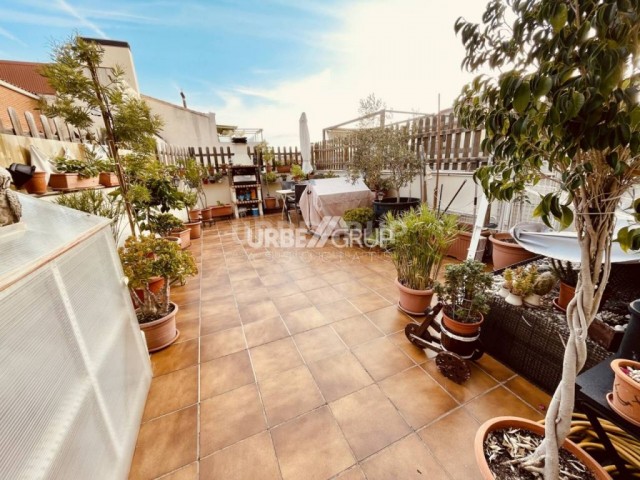  CAN AURELL PISO DE 3 HABITACIONES , ACTUALMENTE DE 2 DORMITORIOS  CON TERRAZA DE 45m² A PIE DE COMEDOR. 