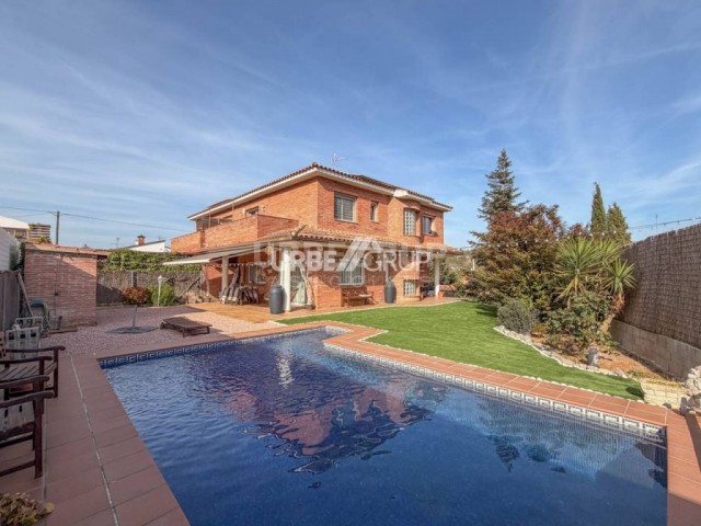 GRAN CASA EN LES FONTS DE SANT QUIRZE DEL VALLES, LES ENCANTARA