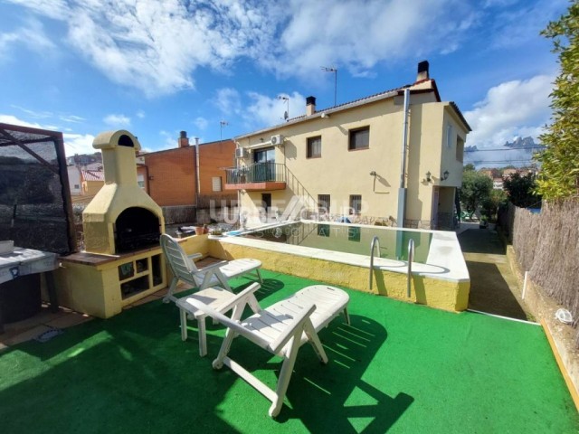 CASA REFORMADA EN VACARISSES, PARA DOS FAMILIAS