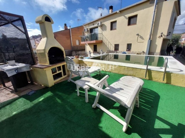 CASA BIFAMILIAR REFORMADA EN VACARISSES, 6 HABITACIONES