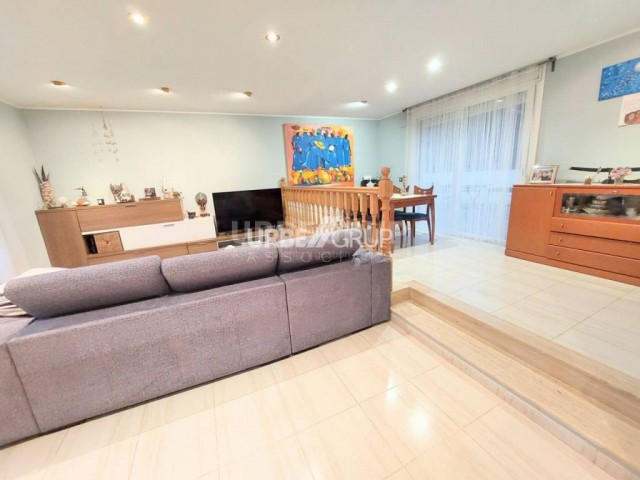 TORRE EN ABRERA  CON VISTAS DESPEJADAS A LA MONTAÑA