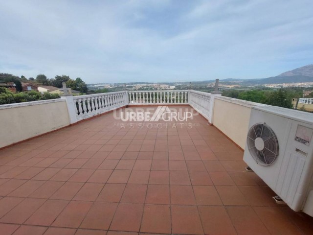 TORRE MUY ACOGEDORA Y FUNCIONAL EN ABRERA