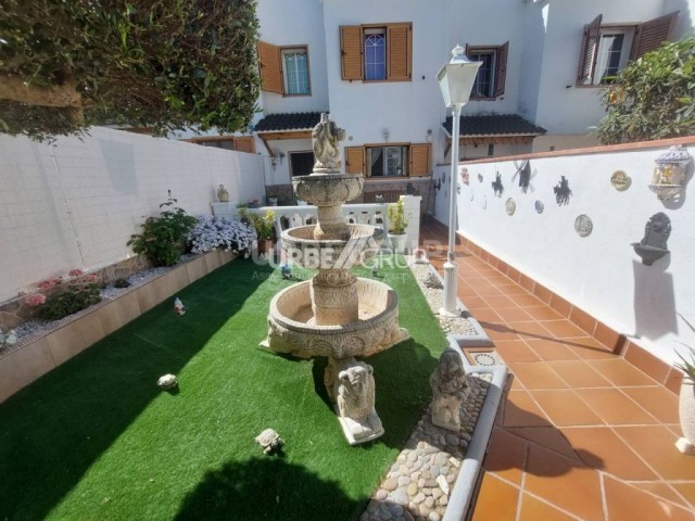 CASA APAREADA EN ZONA PUEBLO SECO-DAINA, PERFECTO ESTADO