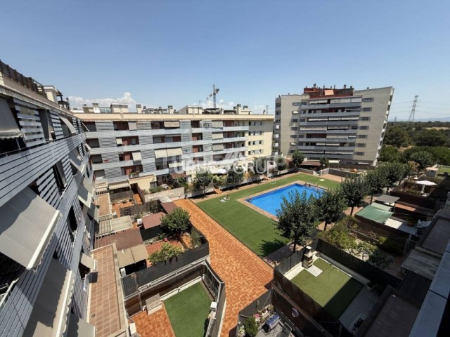 PISO DE 1 HABITACION CON PARKING, TRASTERO Y PISCINA COMUNITARIA.