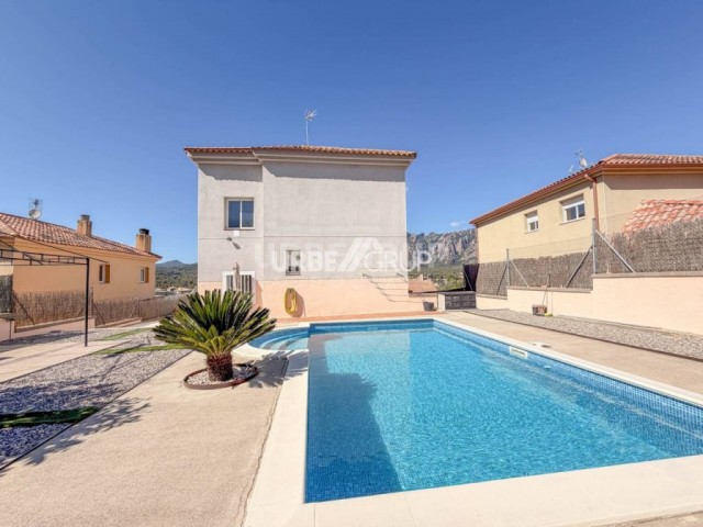 CHALET EN COLLBATO, ESTADO IMPECABLE